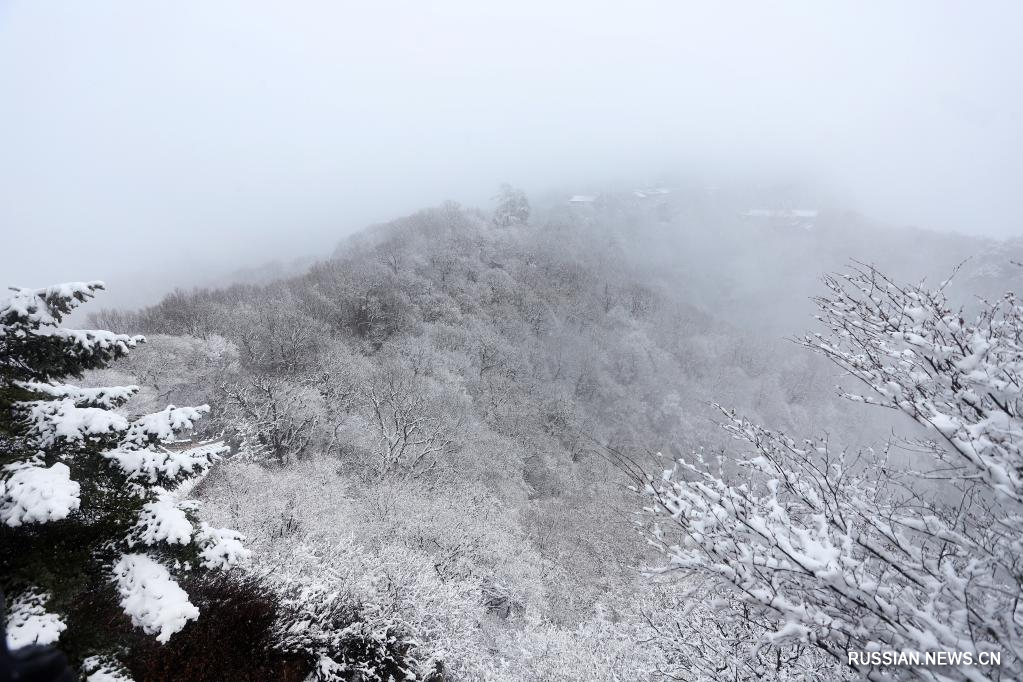 Гора Кунтуншань после снегопада