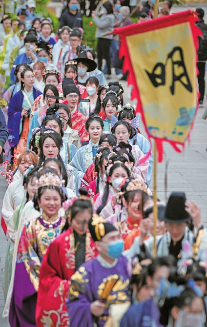 满屏“国潮”范儿！大明湖花朝节靓丽启幕