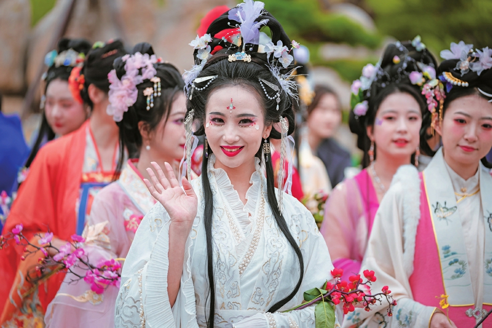 满屏“国潮”范儿！大明湖花朝节靓丽启幕