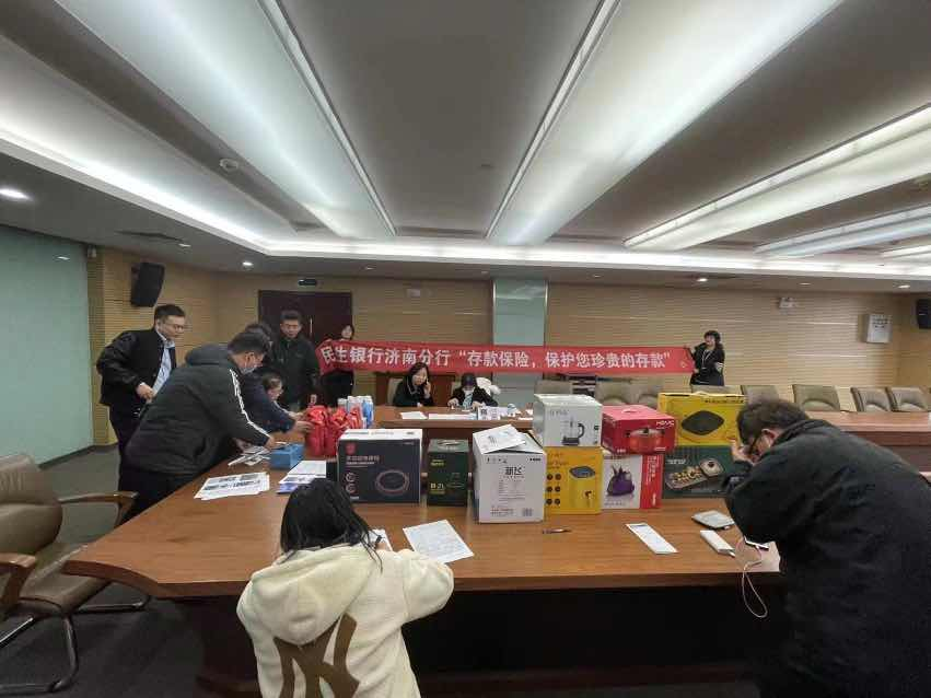 中国民生银行济南领秀城支行开展“存保伴该行，存款更安心”主题宣传活动