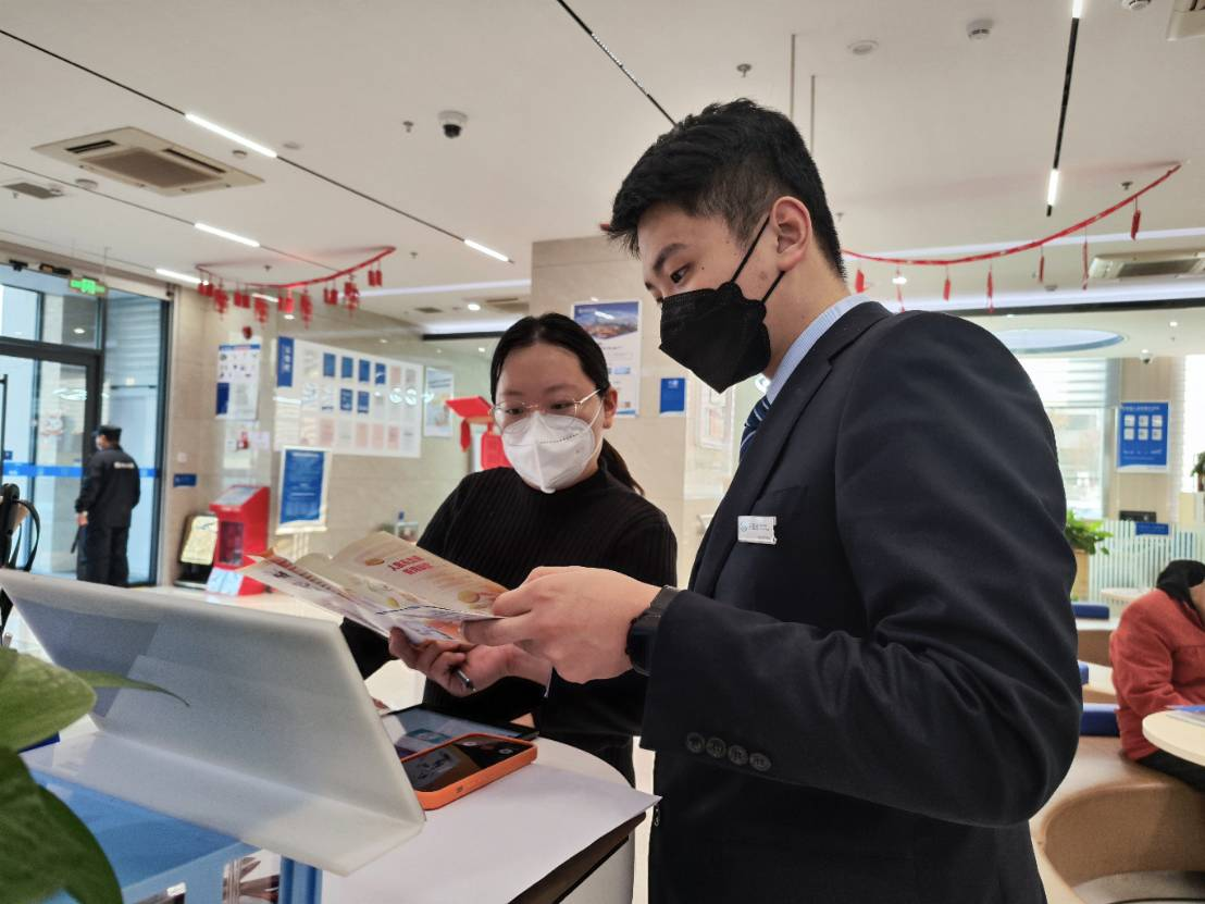 “春风迎三月，启程再出发” 民生银行济南天桥支行开展人民币宣传活动