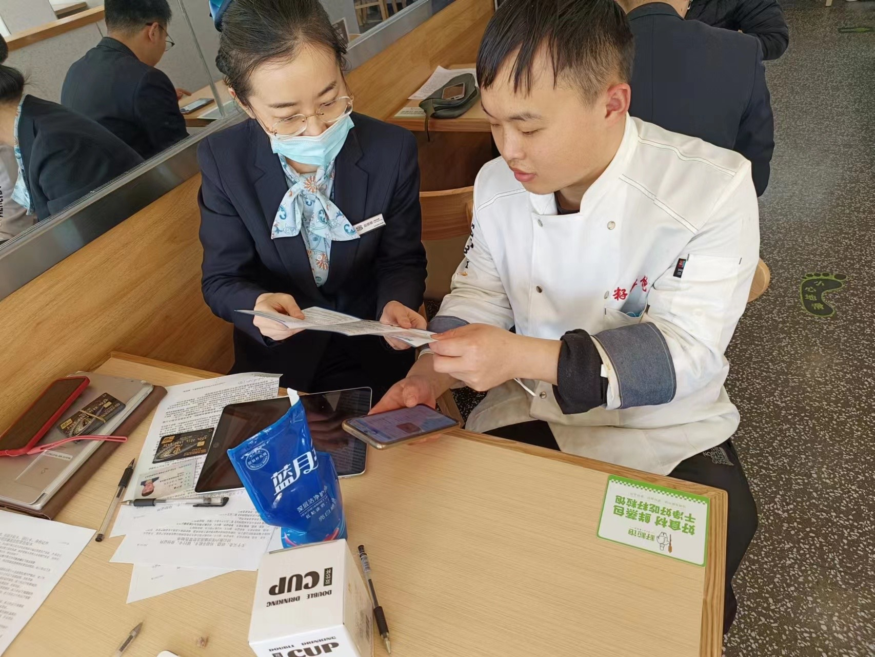 民生银行济南张庄路支行开展《征信业管理条例》颁布十周年宣传活动