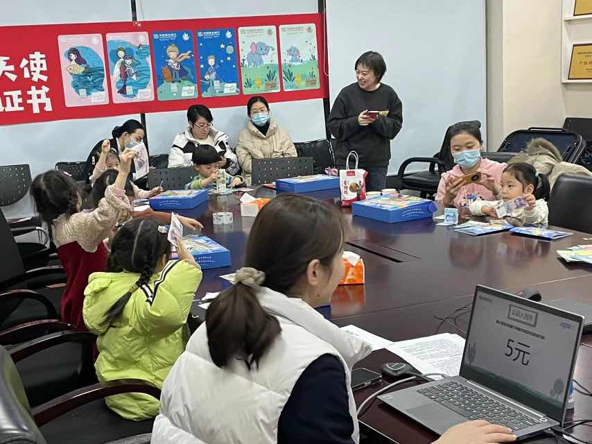 反假货币从我做起——民生银行济南玉函路支行“一老一小”反假货币宣传活动