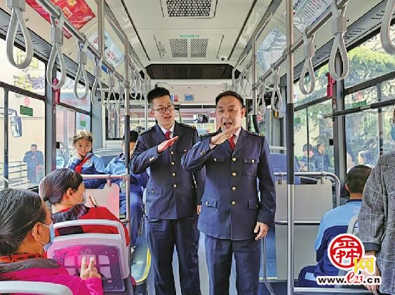 让“星星的孩子”感受真实乘车体验 公交“包容号”“接纳号”驶进特教学校