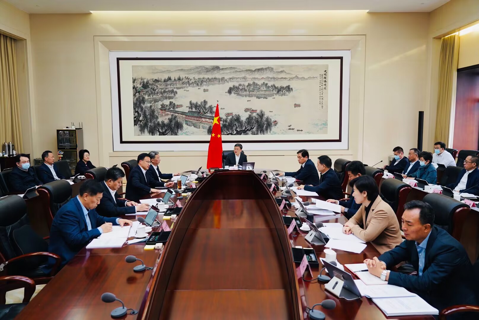 于海田主持召开市政府常务会议 研究2023年立法计划等事项