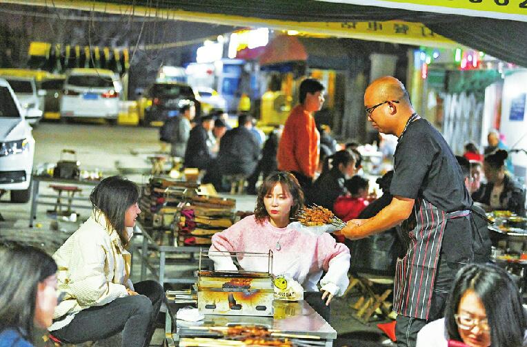 从学徒到烧烤店老板 80后夫妻10年坚守见证淄博烧烤爆火之路