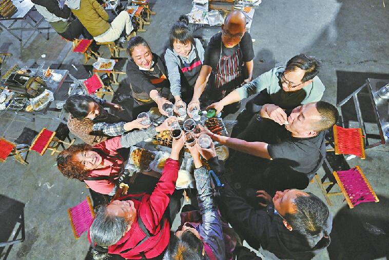 从学徒到烧烤店老板 80后夫妻10年坚守见证淄博烧烤爆火之路