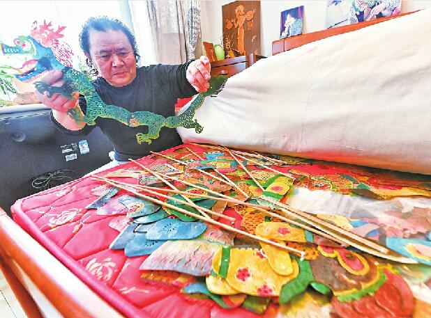 “指挥”千军万马，“西游”皮影入戏 七旬老人历时一年半创作6集《火云洞》,3小时说唱全济南腔