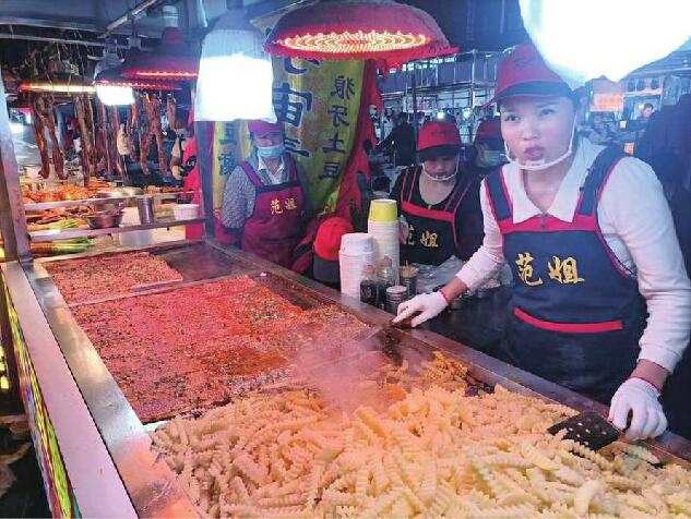 “日收入9184元的摆摊夫妇”走红背后 记者赴浙江义乌青口夜市走访调查