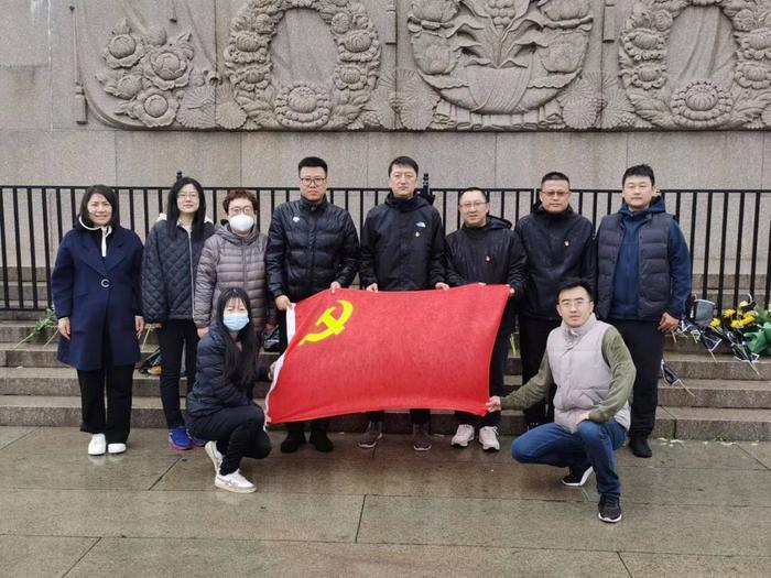 赓续英烈精神，汲取奋进力量——新华保险济南中支党支部与银河证券济南泺源大街党支部共建活动