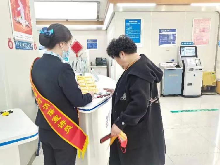 中国民生银行济南文东支行开展“整治拒收人民币现金”宣传活动