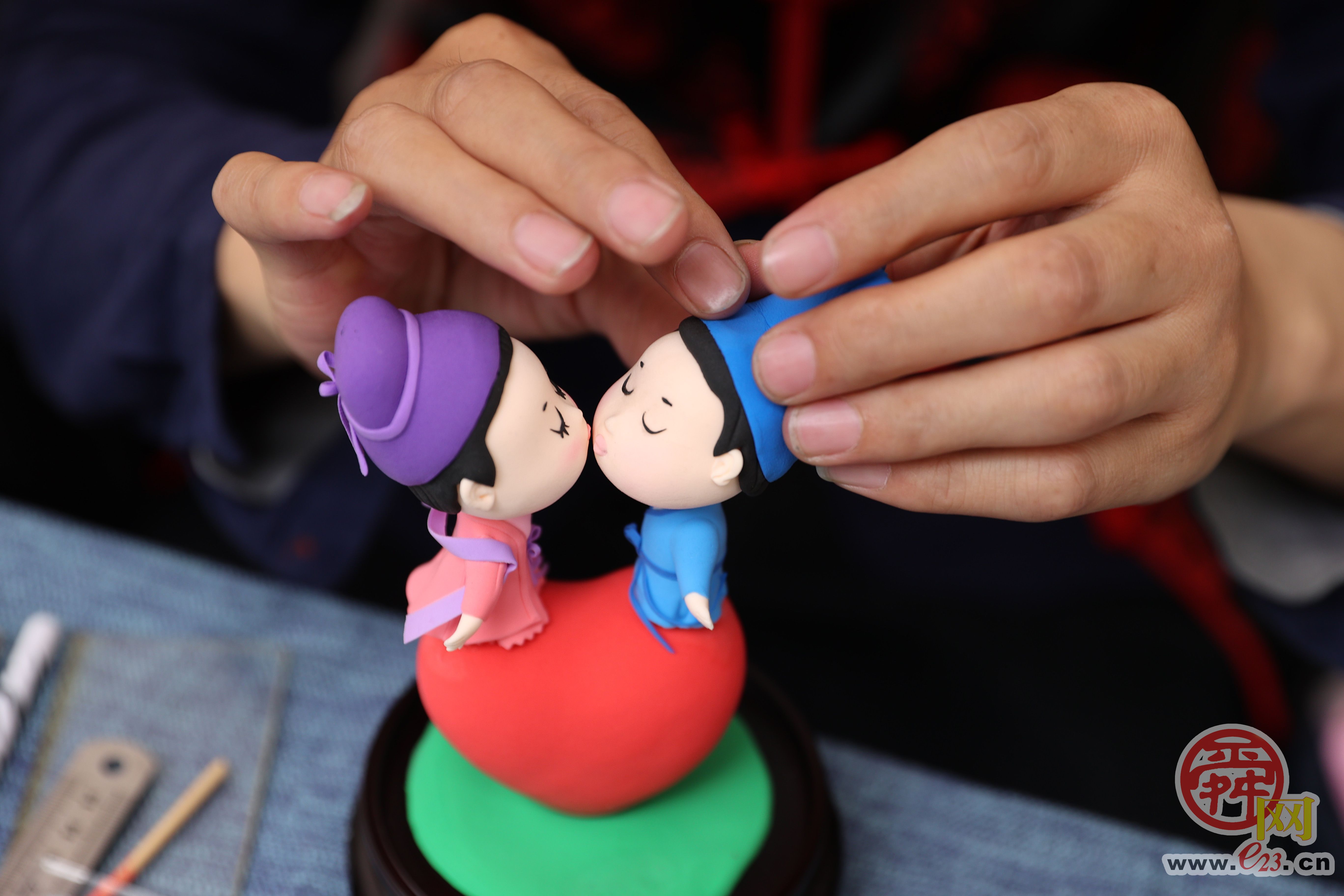 赏民俗 品美食 汉服巡游！济南千佛山“三月三”民俗文化庙会热闹开场