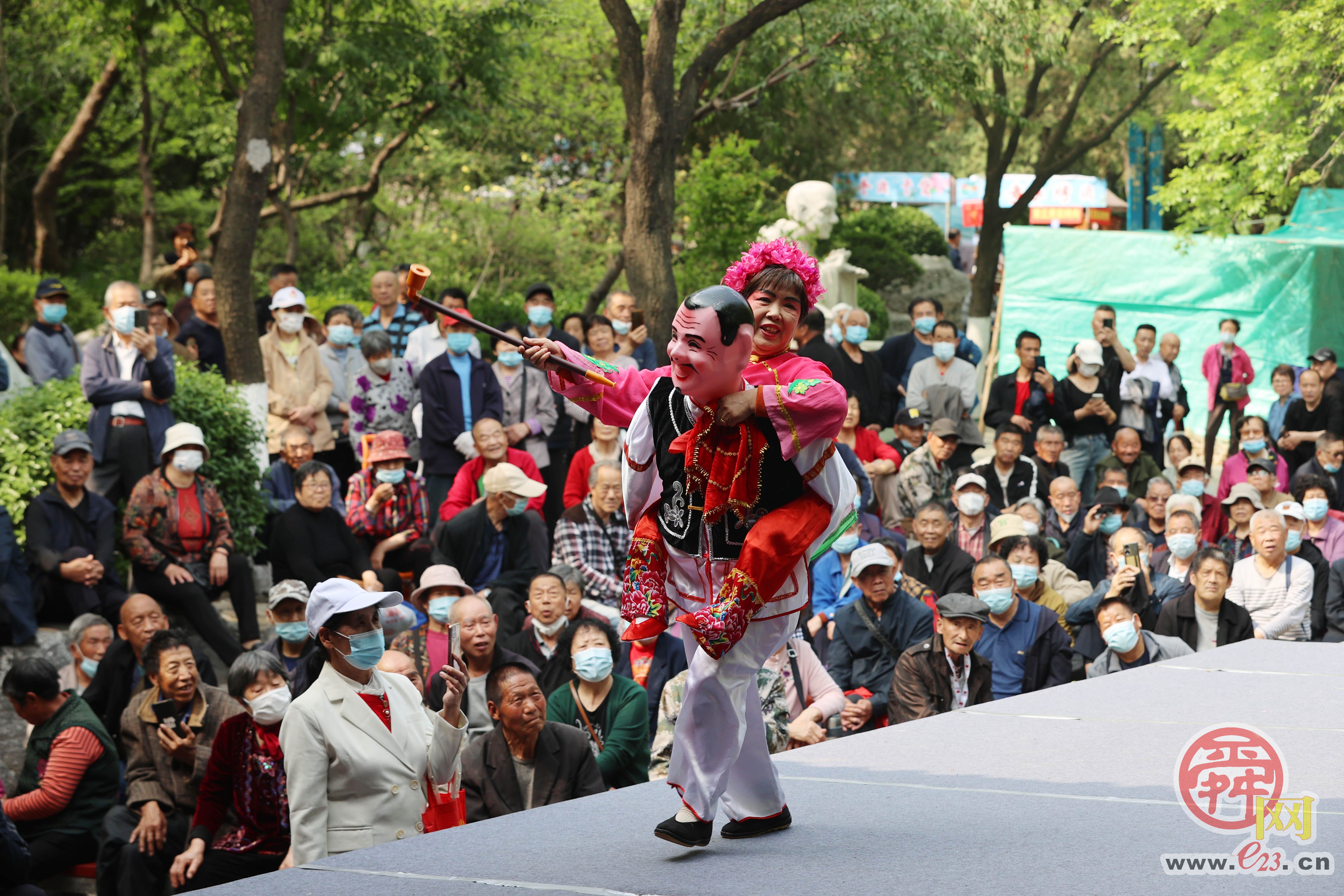 赏民俗 品美食 汉服巡游！济南千佛山“三月三”民俗文化庙会热闹开场