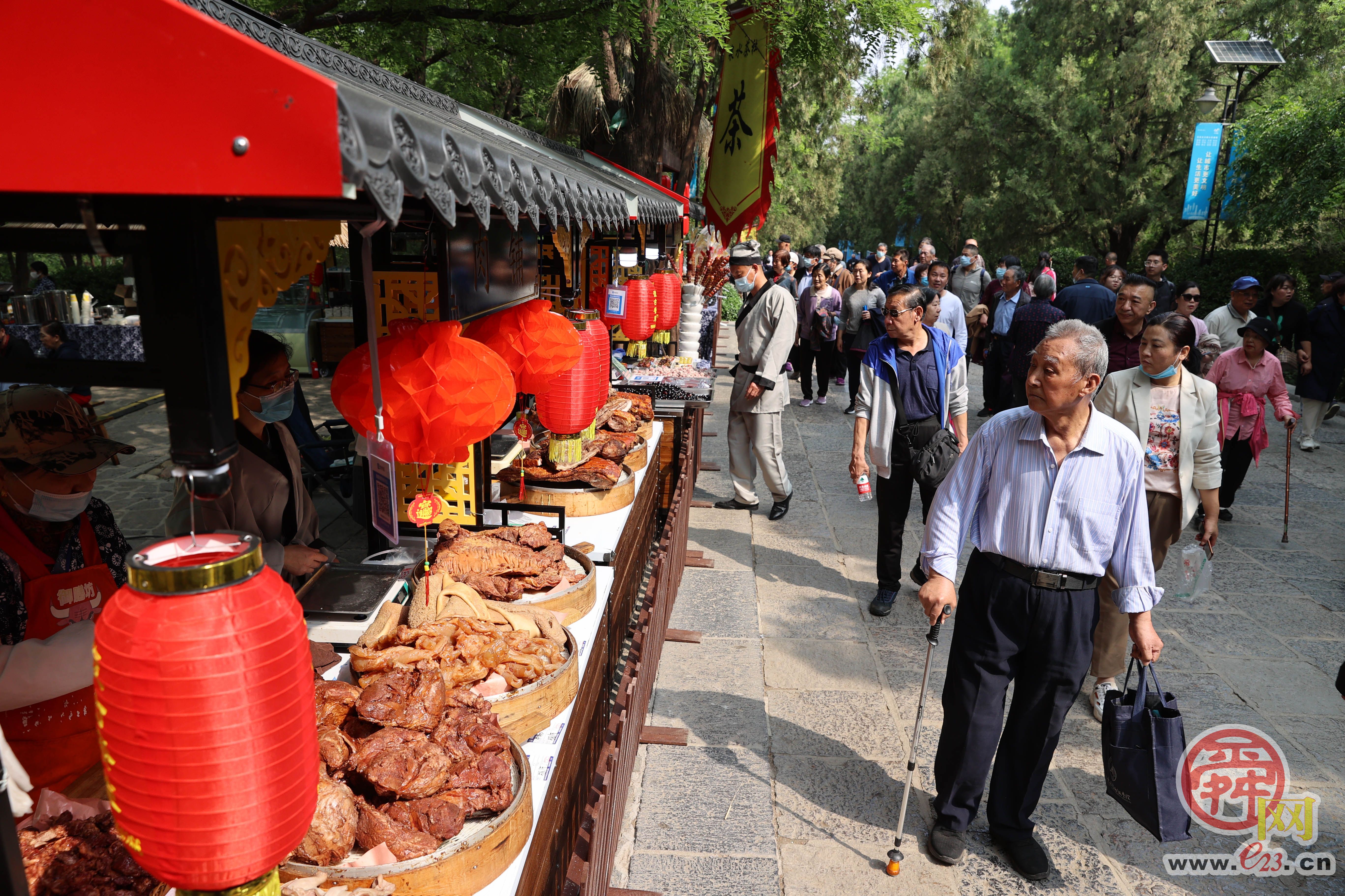 赏民俗 品美食 汉服巡游！济南千佛山“三月三”民俗文化庙会热闹开场