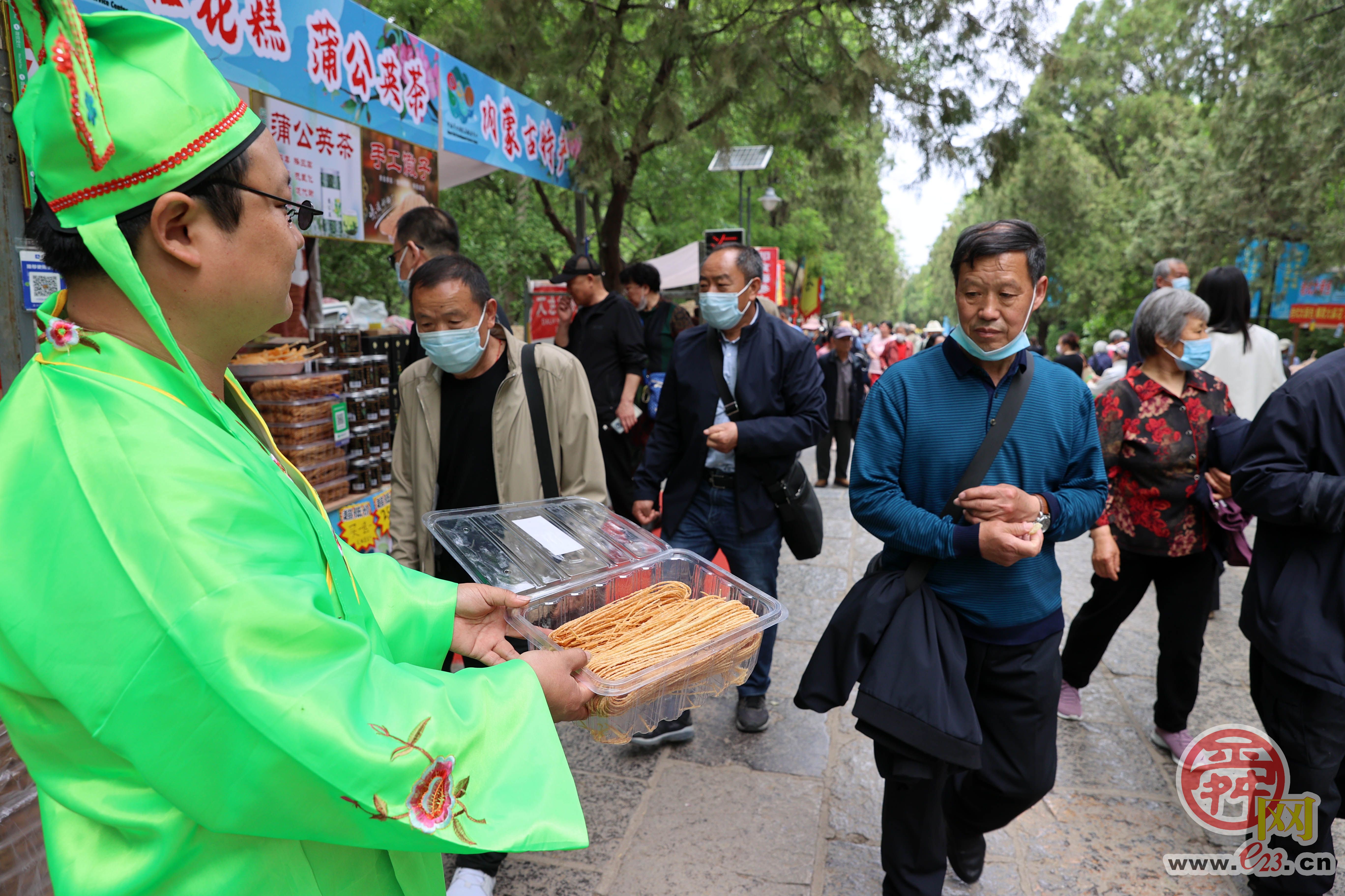 赏民俗 品美食 汉服巡游！济南千佛山“三月三”民俗文化庙会热闹开场