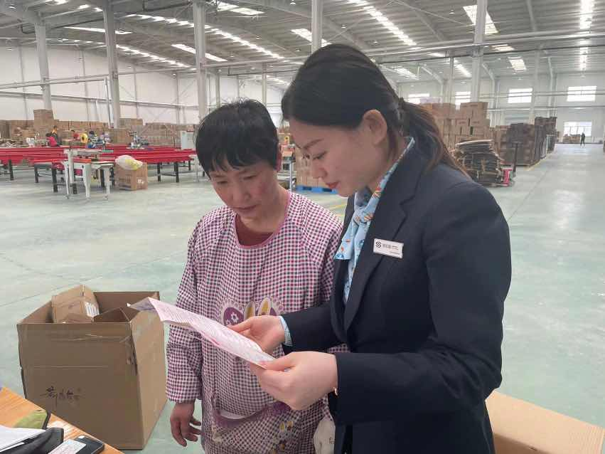 民生银行济南天桥支行开展人民币宣传活动