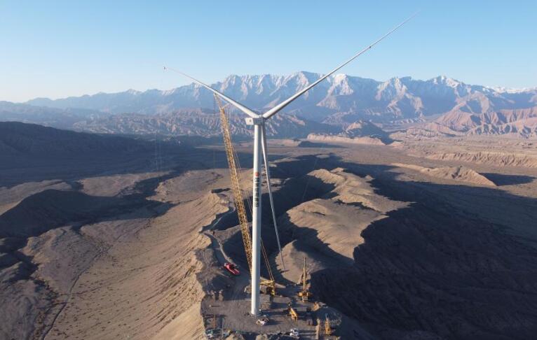 В самом западном округе Китая установлена первая ветряная турбина