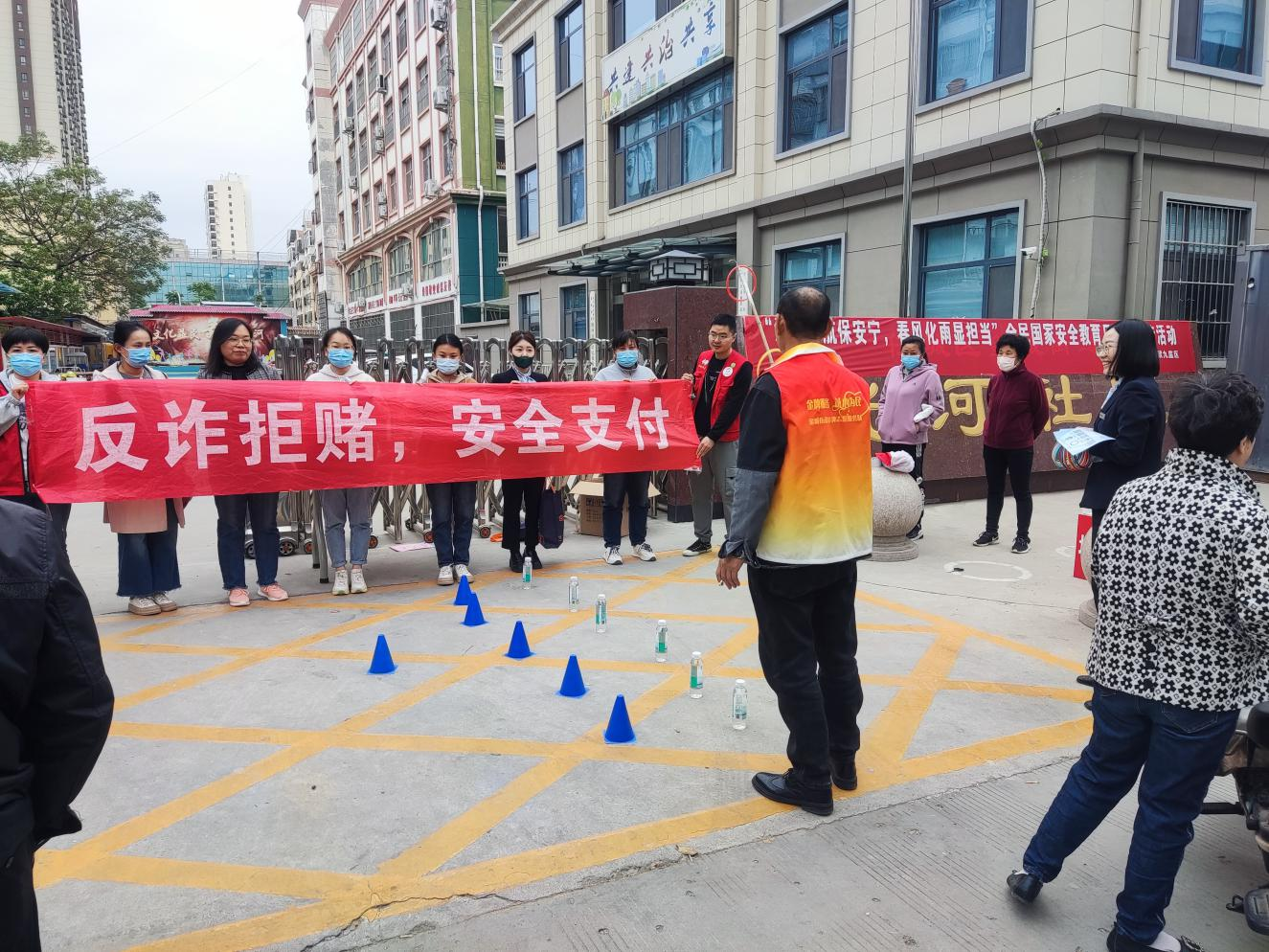 民生银行济宁分行联合洸河社区居委会开展打击治理电信网络诈骗宣传活动