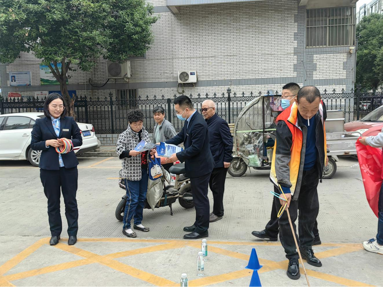 民生银行济宁分行联合洸河社区居委会开展打击治理电信网络诈骗宣传活动