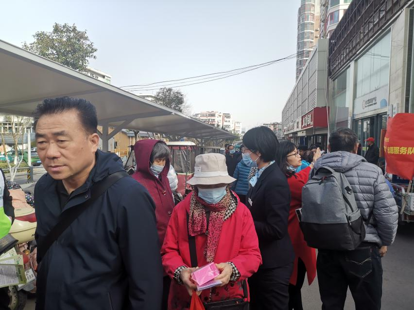 中国民生银行济南文东支行开展“反电信网络诈骗进社区”主题宣传活动