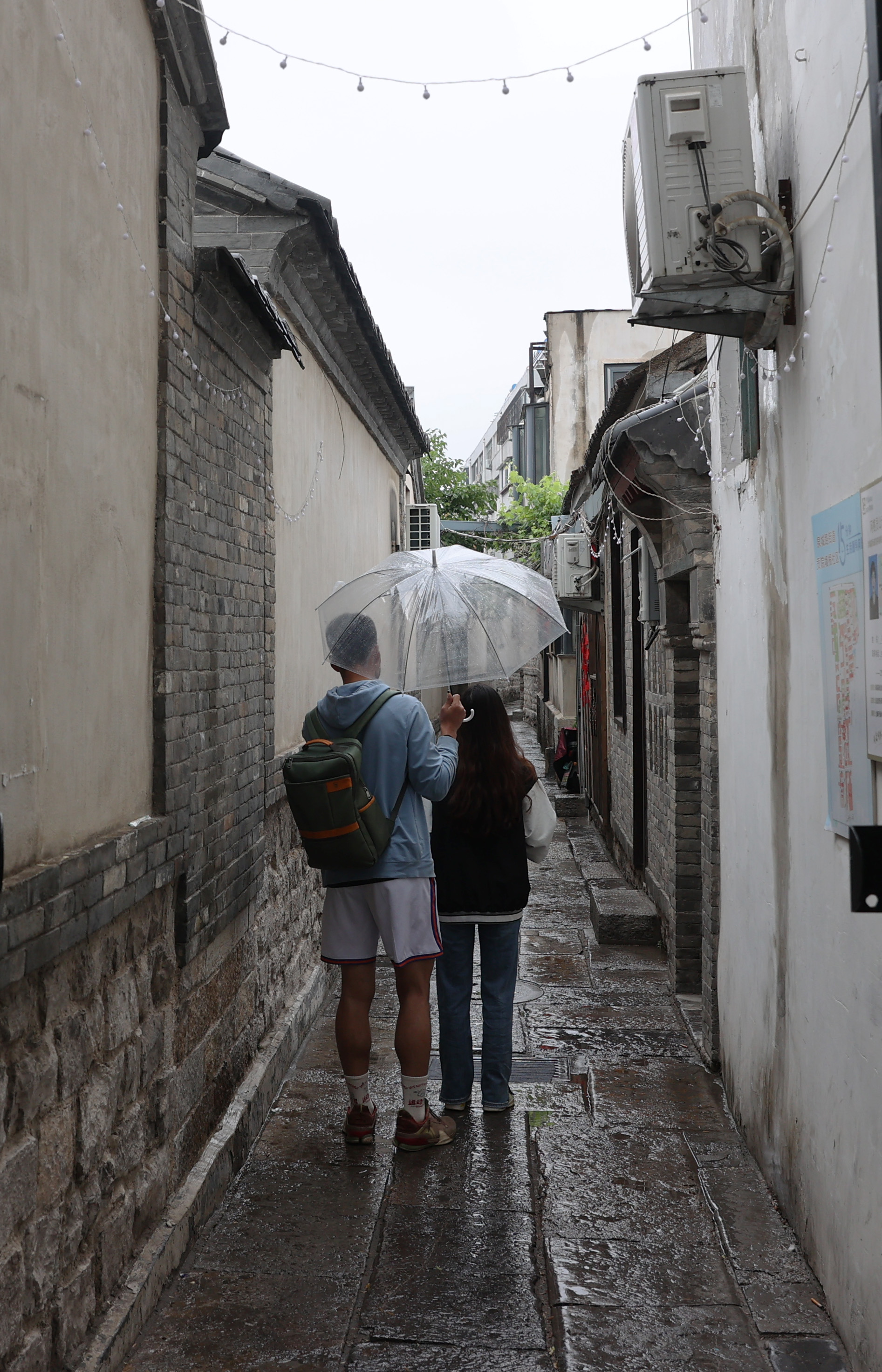 春雨绵绵，观赏老城风貌，品味街巷古韵，感受老济南的文化与市井人情