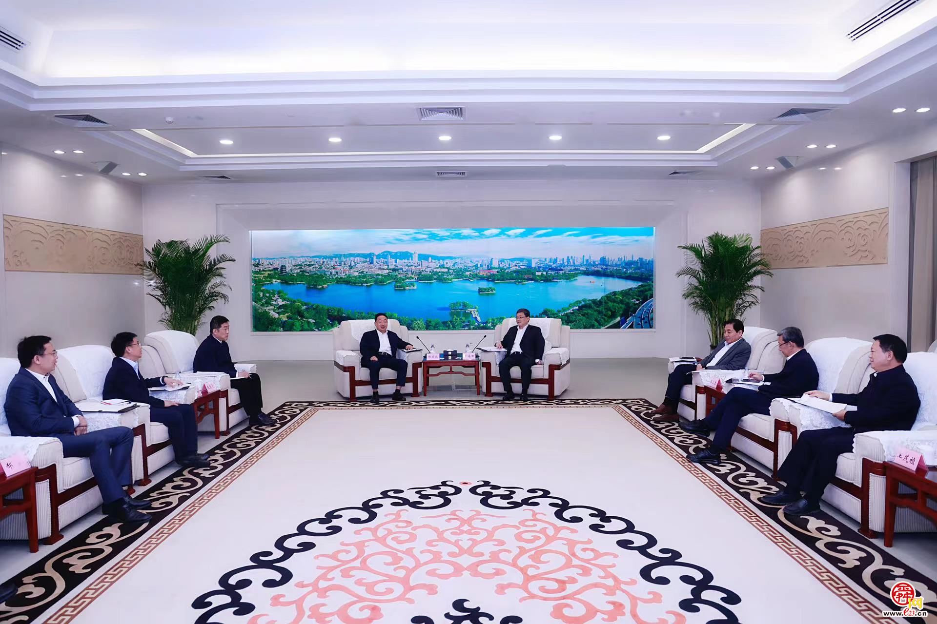 于海田会见华为公司高级副总裁、政务一网通军团CEO杨瑞凯一行