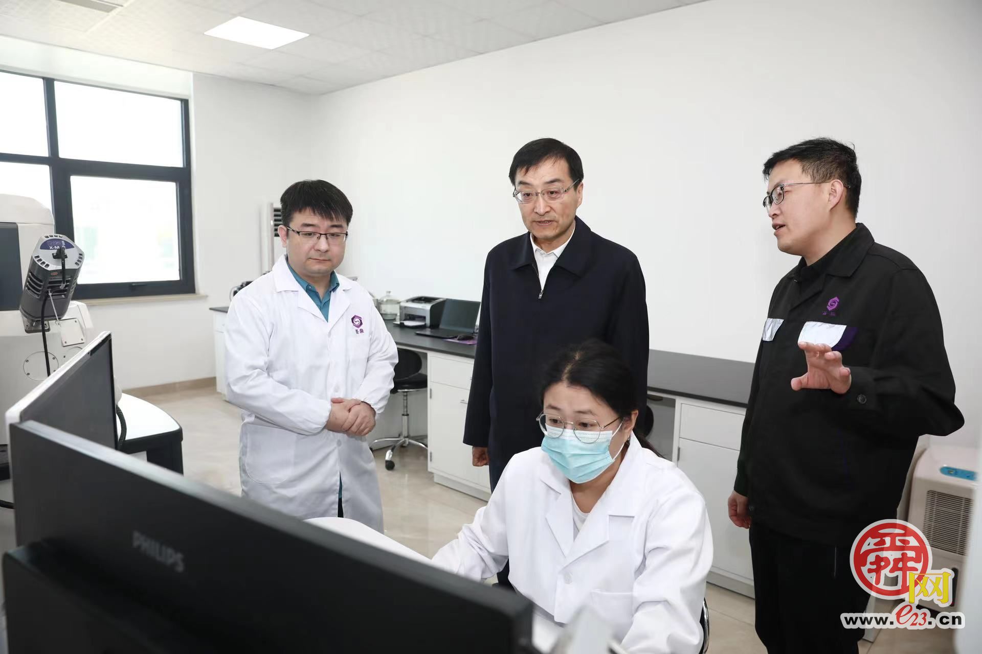 刘强调研包挂联系企业和激光产业时强调 抓好延链补链强链 坚持不懈推动创新发展