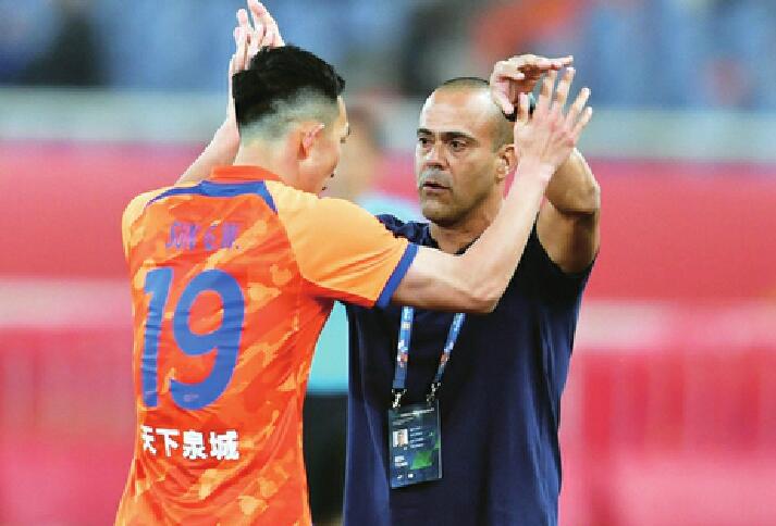 成都蓉城VS山东泰山 换帅风波中泰山队背水一战