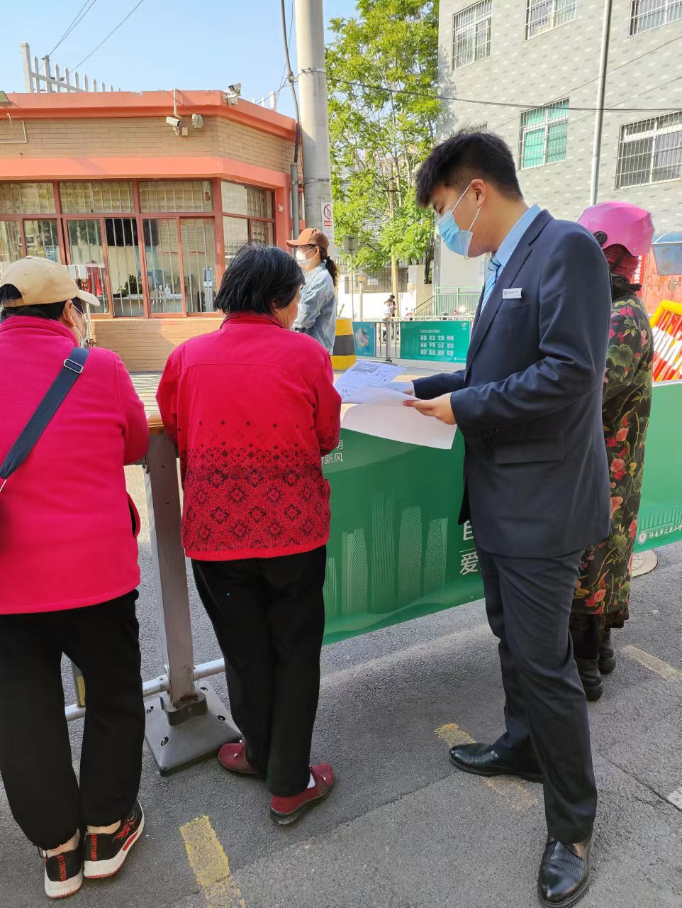 民生银行济南明湖支行开展“反诈法”专项宣传活动