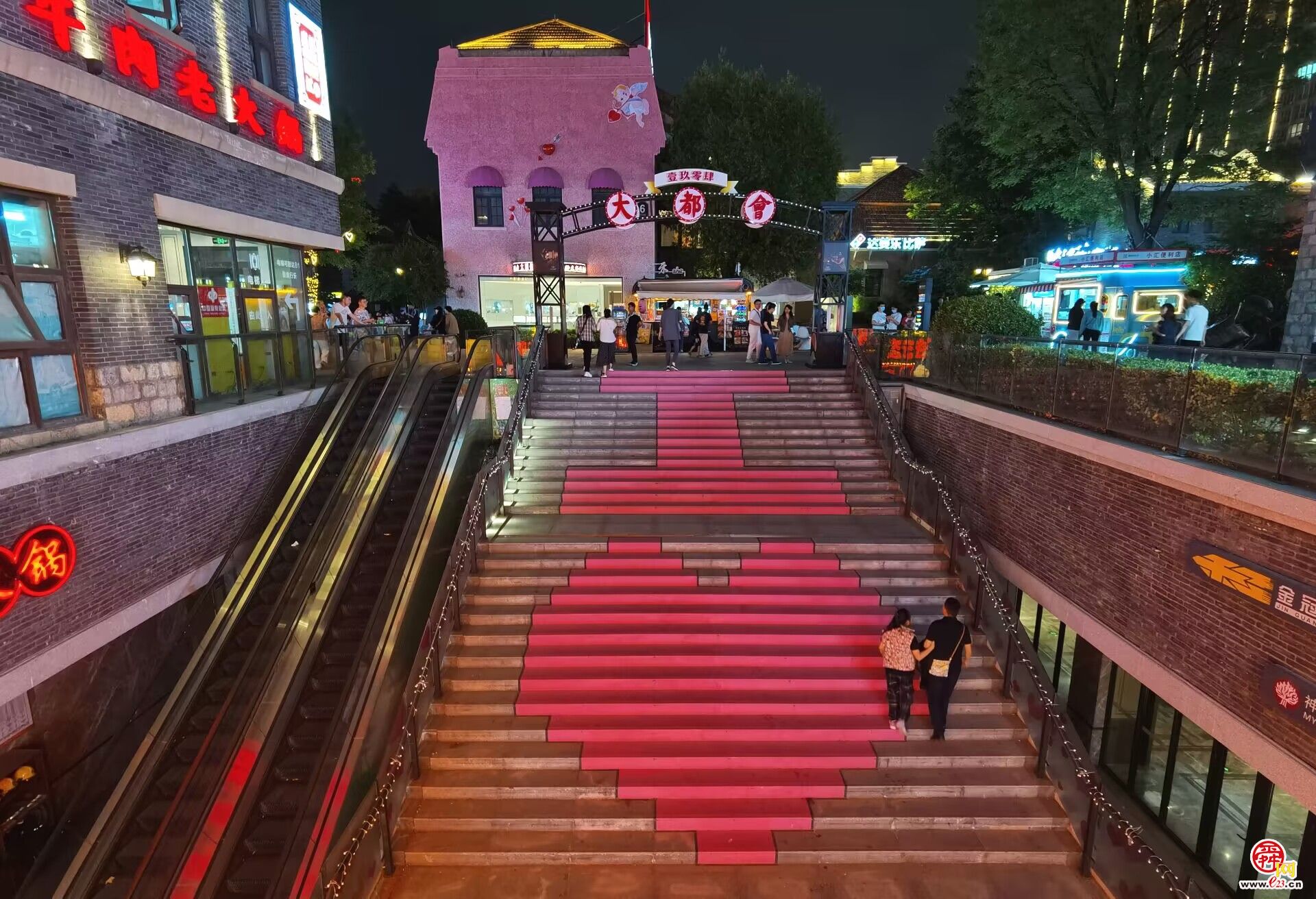 夏夜打卡泉城老商埠，浪漫满街引人入胜