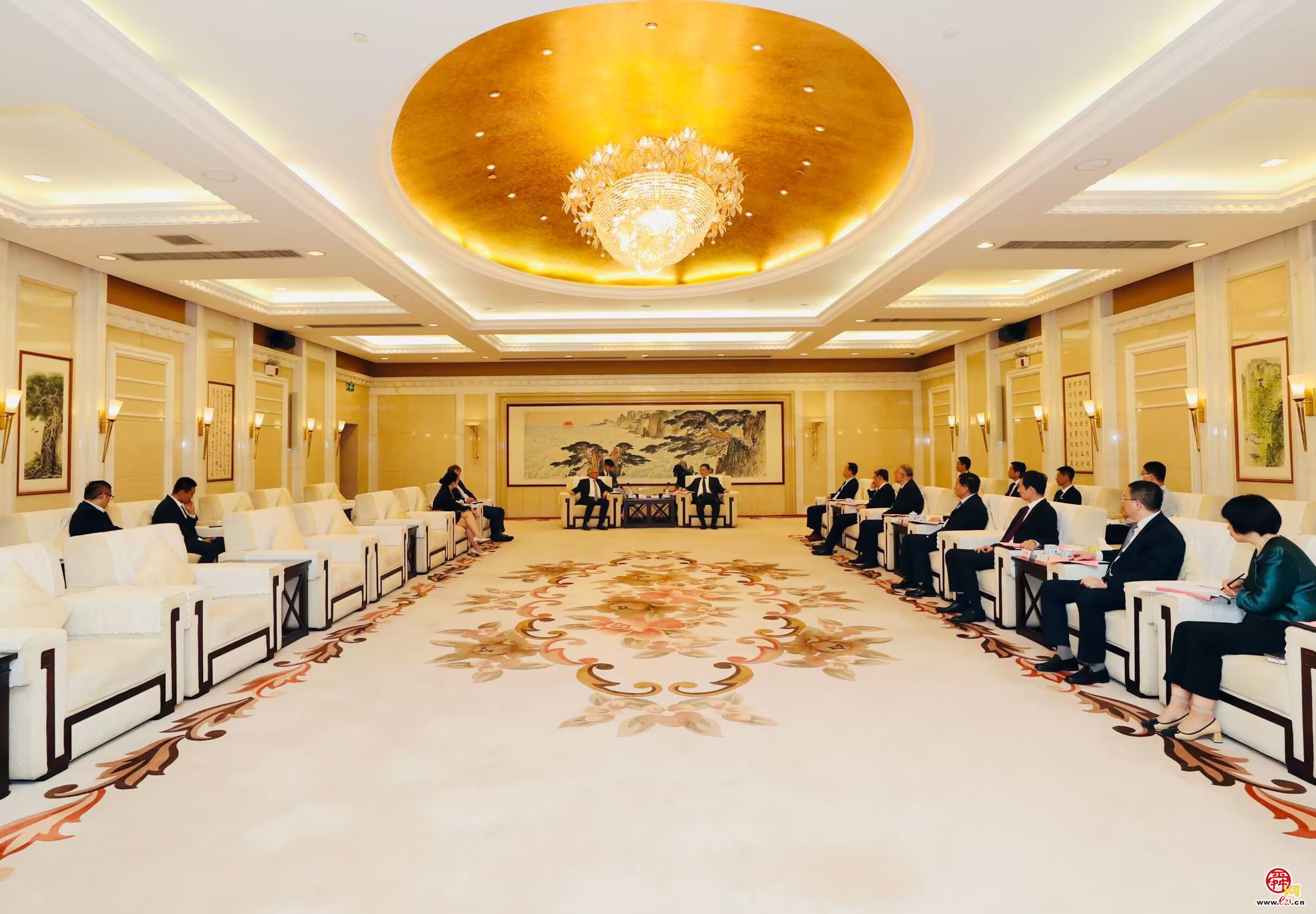 山东中德技术转化与应用创新中心揭牌 于海田会见弗劳恩霍夫电子纳米系统研究所所长哈拉德·库恩一行