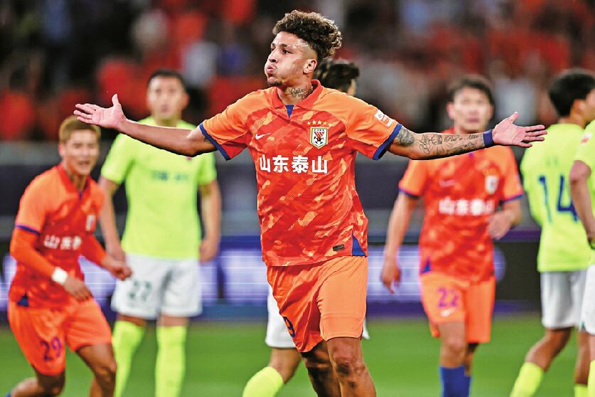 克雷桑造3球,泰山队终结五轮不胜