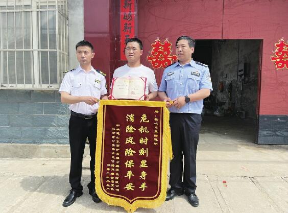 全网寻找的A0M59H驾驶人找到了！他笑着说：“我就做了一件小事儿”