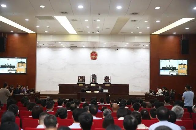 因为市民45万元罚款，杭州副市长站上法庭