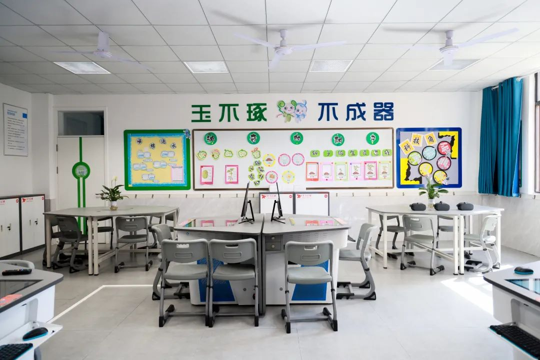 与希望同行  平安35岁生日前，马明哲来到牵挂的新校园