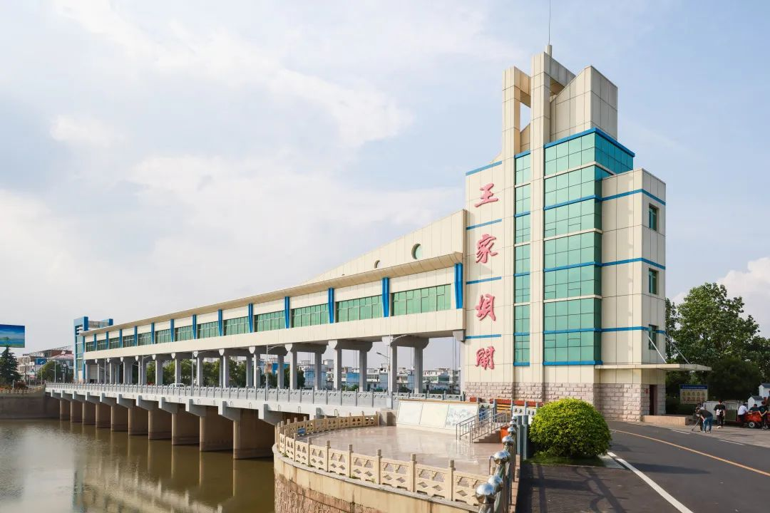 与希望同行  平安35岁生日前，马明哲来到牵挂的新校园
