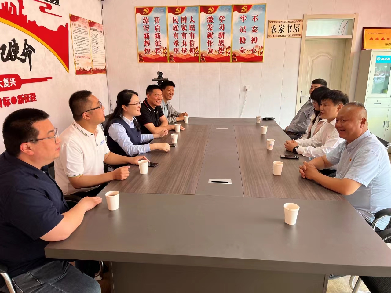 齐鲁银行天桥中心支行赴“第一书记”帮扶村开展“庆六一 献爱心”活动