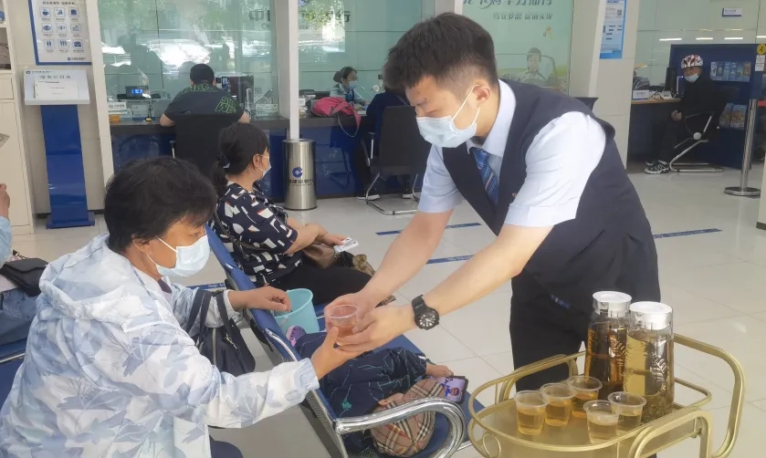 历城支行：厅堂“三送”释放大能量