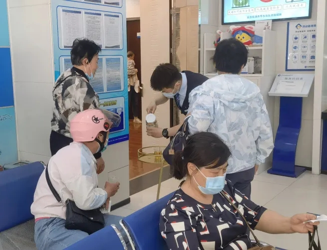 历城支行：厅堂“三送”释放大能量
