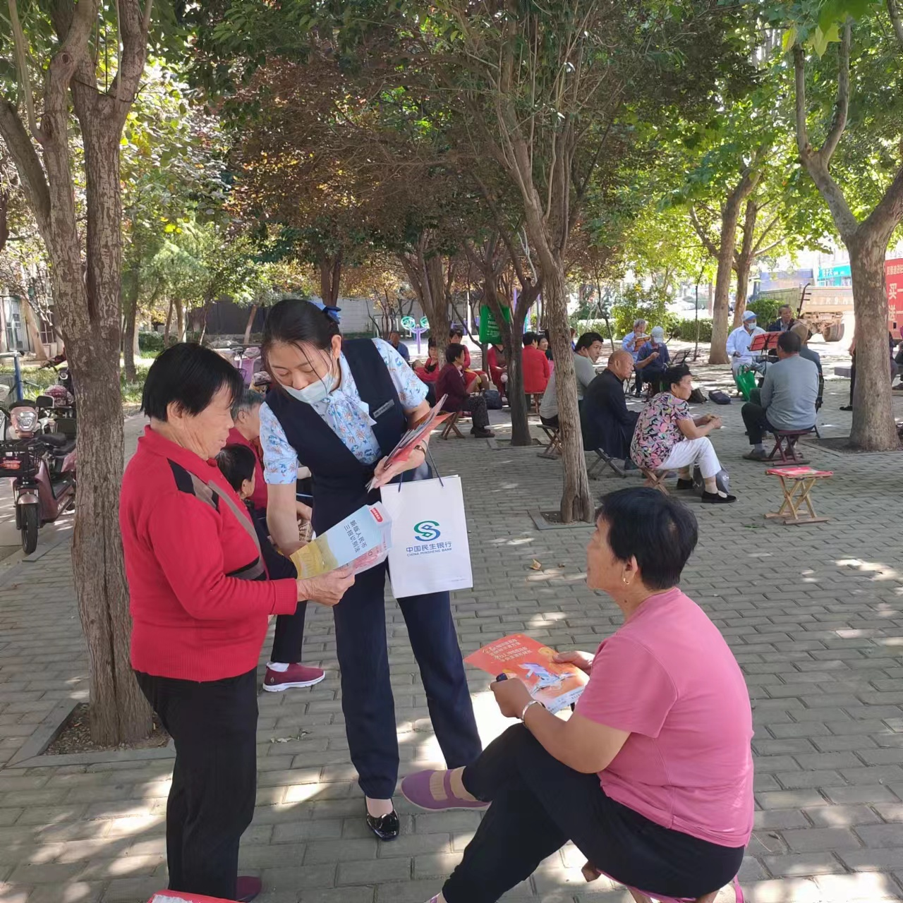 普及金融知识，反假人人有责：民生银行章丘支行开展“普及金融知识万里行”专项宣传