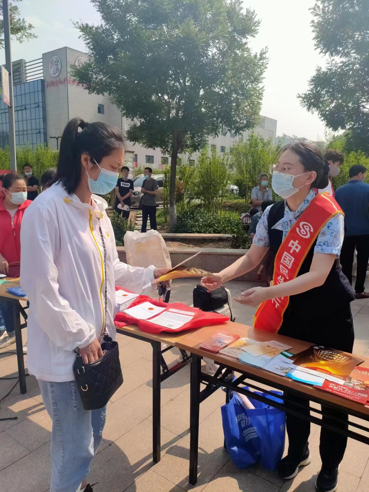 普及金融知识，反假人人有责：民生银行章丘支行开展“普及金融知识万里行”专项宣传