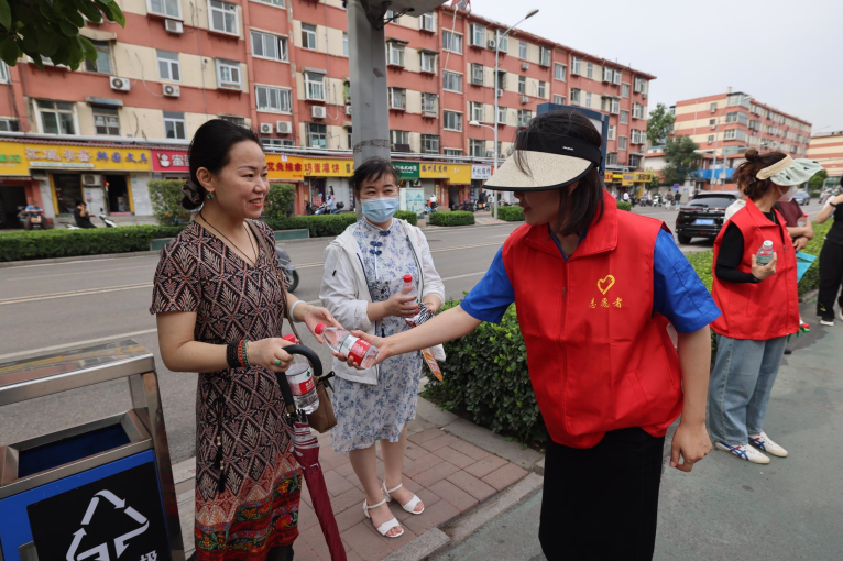 中铁十局一公司护航高考 助力学子圆梦