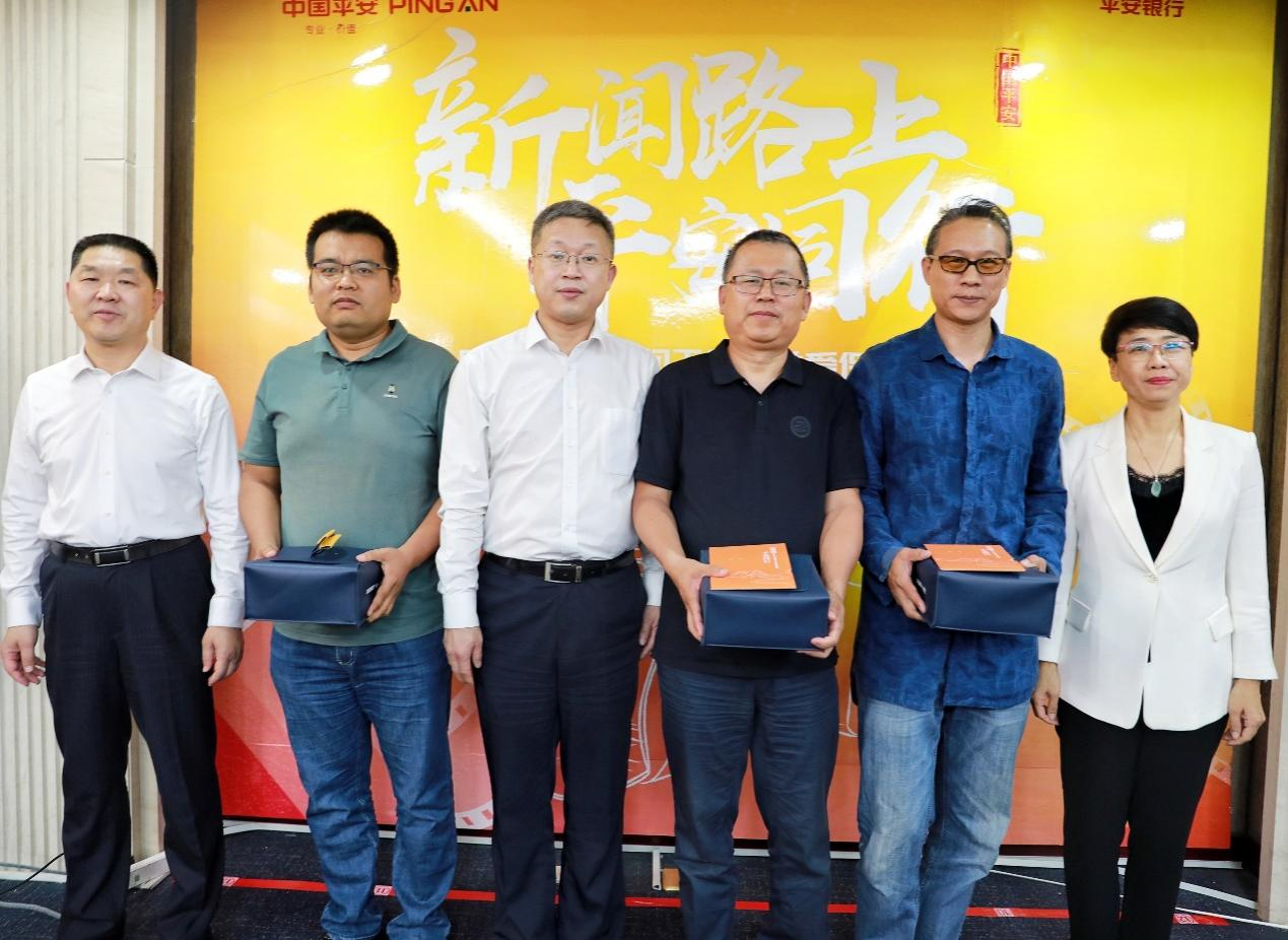 新闻路上 平安同行 