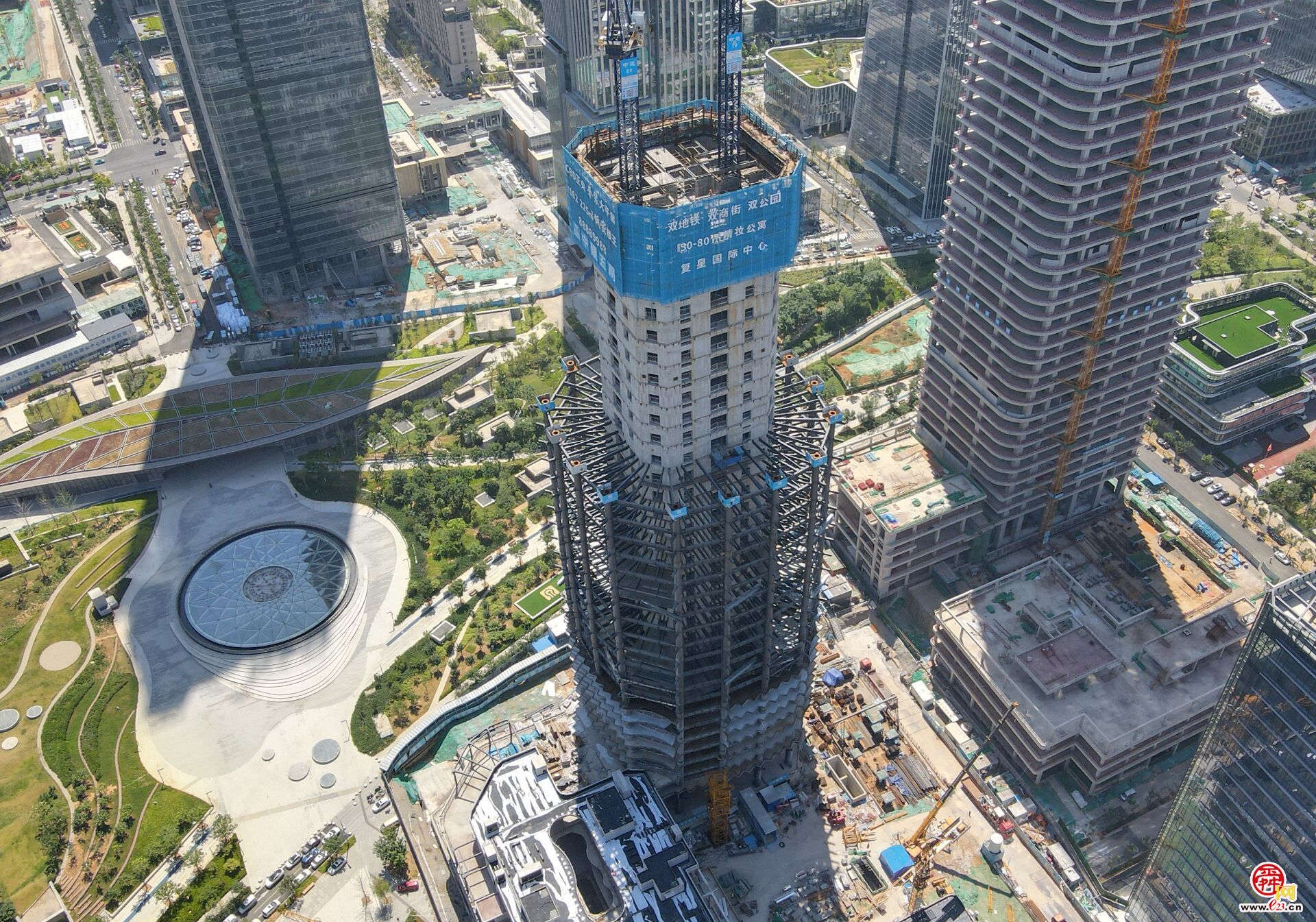 济南中央商务区“第四高”复星国际金融中心主塔核心筒建设过半