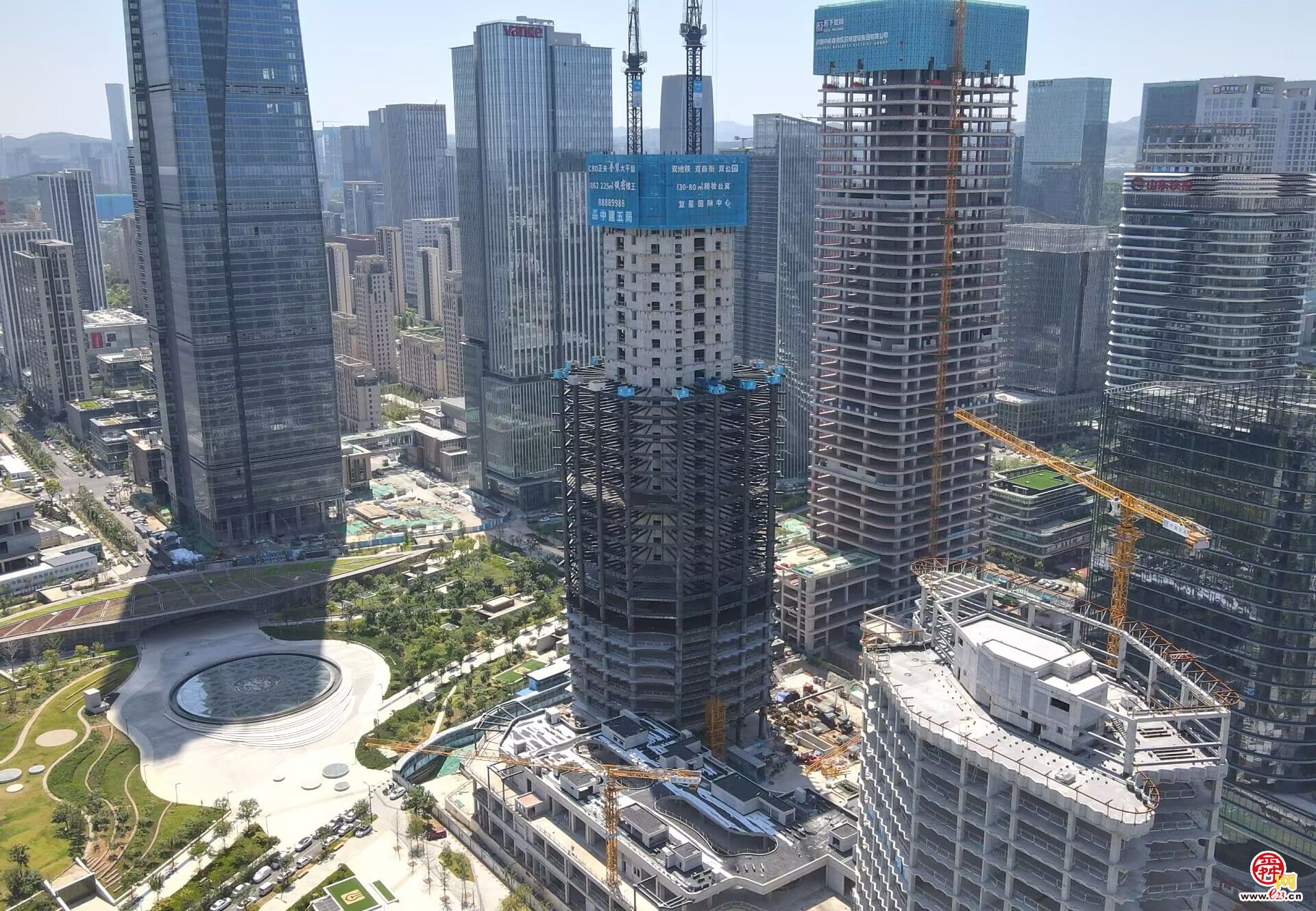 济南中央商务区“第四高”复星国际金融中心主塔核心筒建设过半