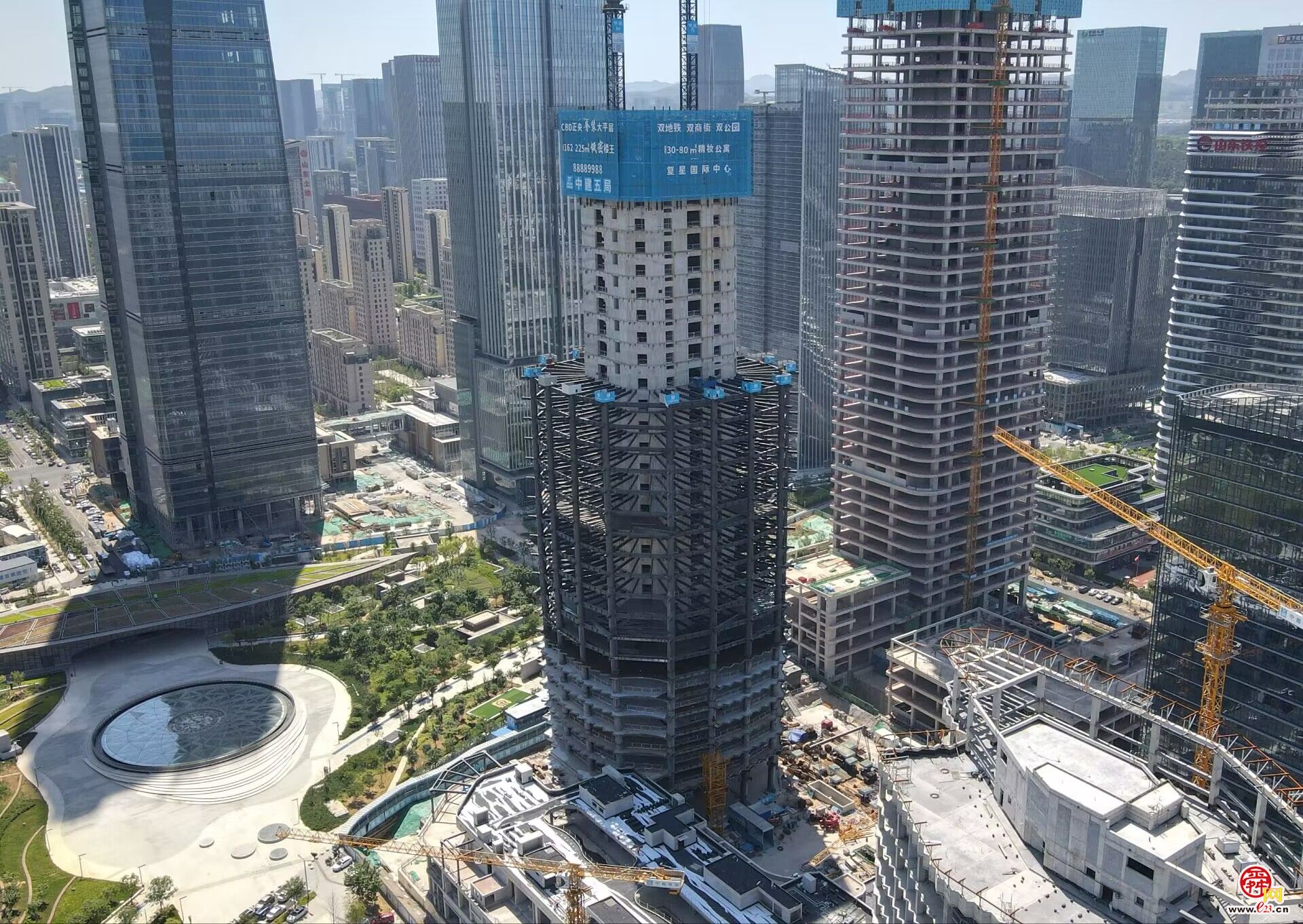济南中央商务区“第四高”复星国际金融中心主塔核心筒建设过半
