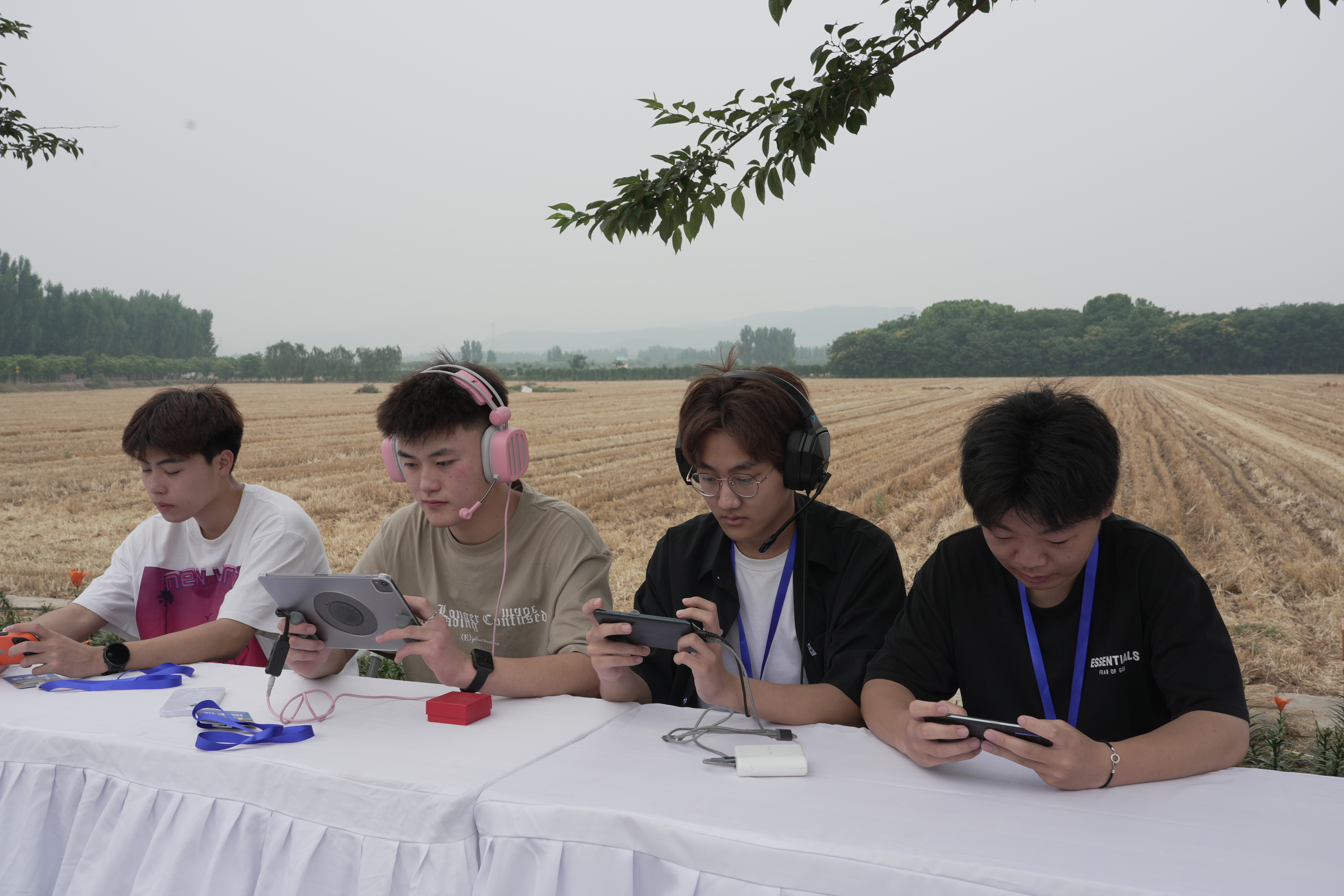 融媒·见证丨当“潮玩”电竞碰撞济南乡村——“和平精英”，麦田集结！