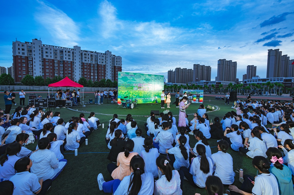 夏日与音符碰撞，奏响青春旋律！——山东师大附中幸福柳分校草地音乐节燃情开唱