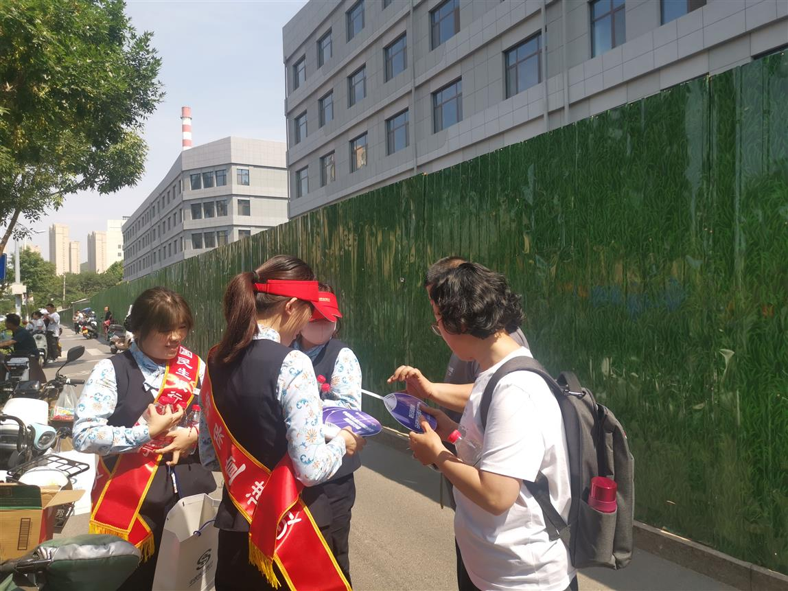 民生银行济南领秀城支行开展“爱心助力高考 青春传递温度”志愿服务活动