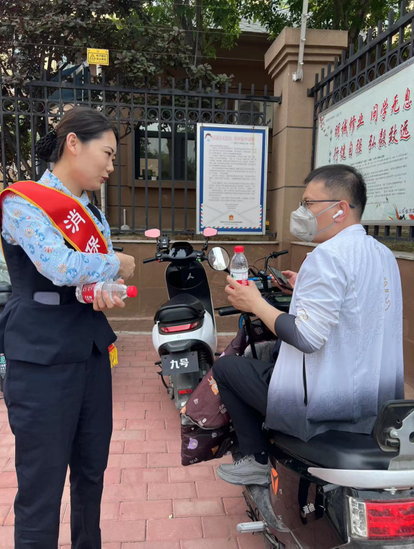 民生银行济南领秀城支行开展爱心助考之助力中考服务